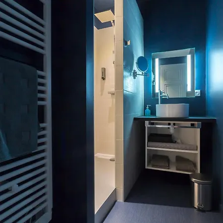Curiosite - Furnished Apartment - Downtown Lyon Daire *