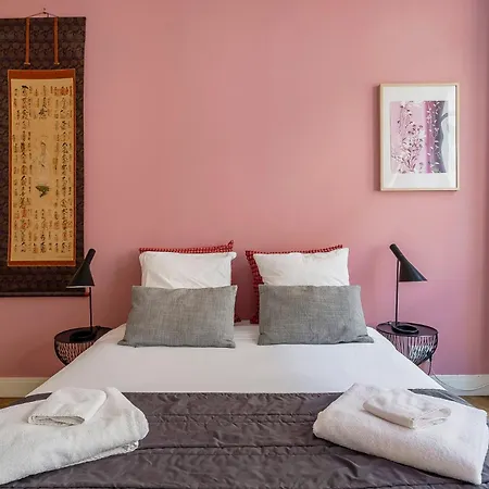 Curiosite - Furnished Apartment - Downtown Lyon Daire