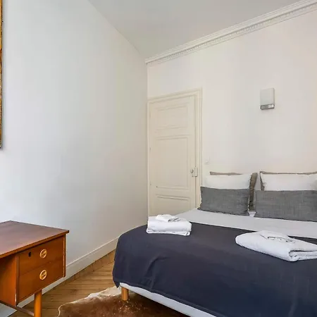 Curiosite - Furnished - Downtown