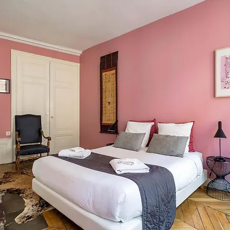 Curiosite - Furnished - Downtown *