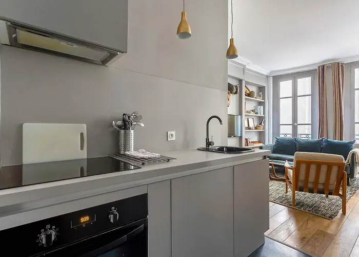 Curiosite - Furnished - Downtown